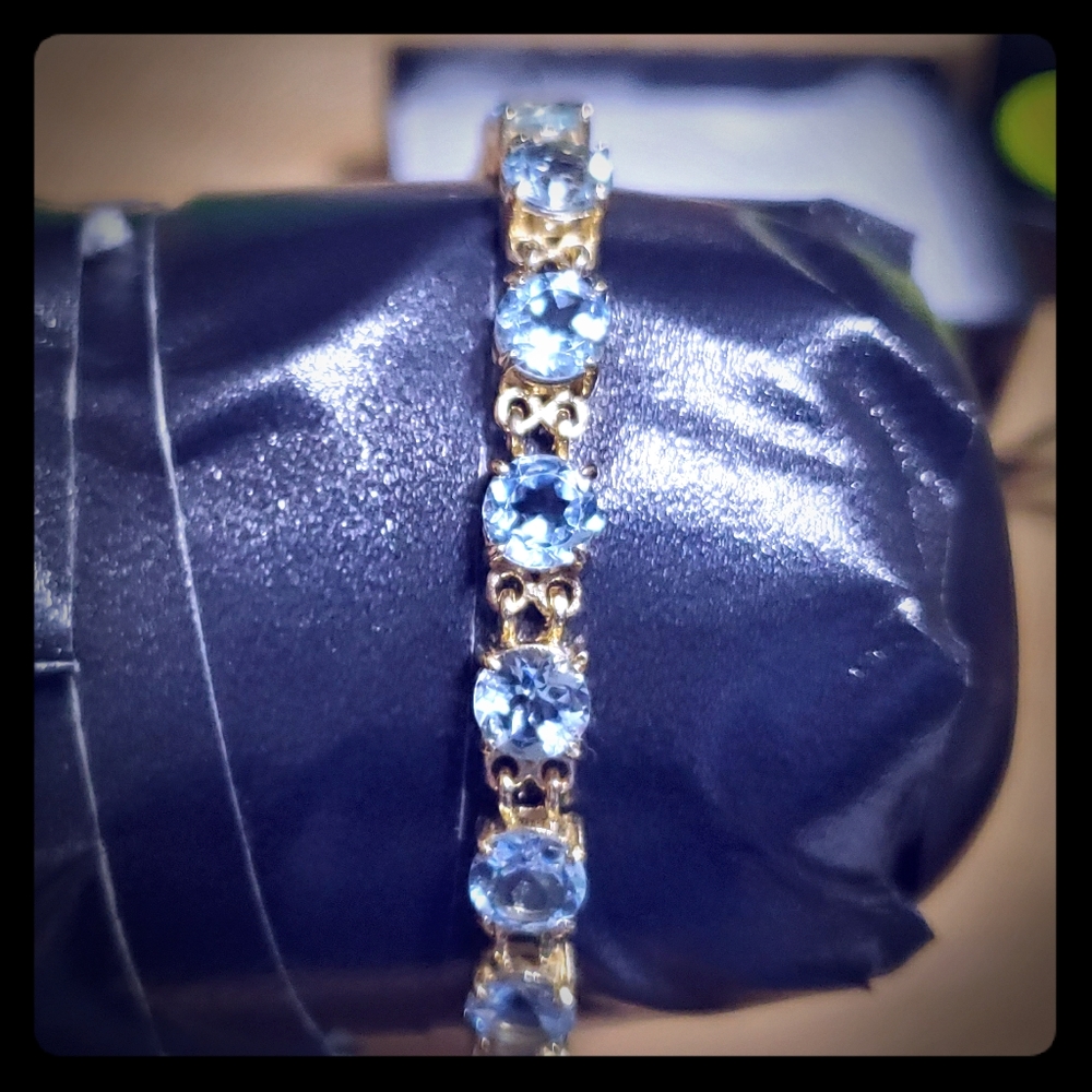 Voulez Vouz Gold 18 ctw blue topaz bracelet